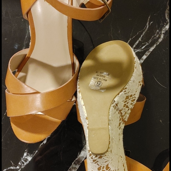 Tan wedges - Picture 4 of 4